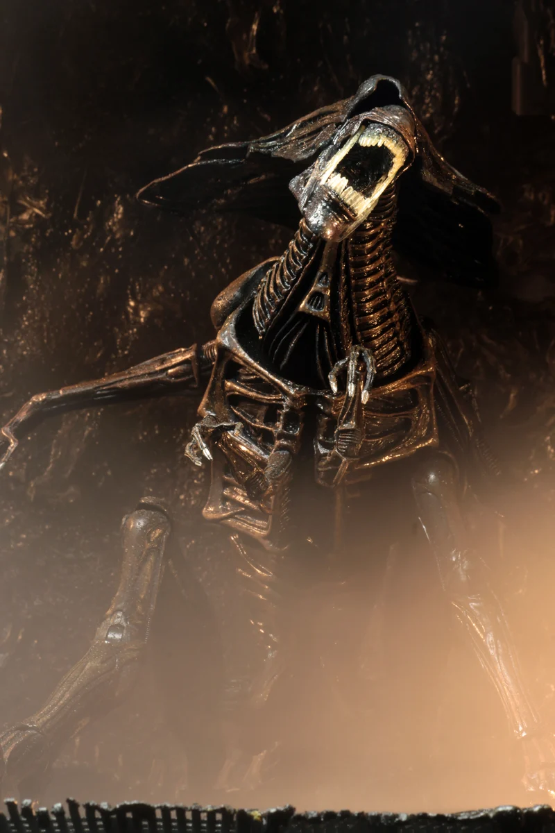 NECA Ultra Deluxe Boxed Figure: Alien 40 Aniversario - Alien Queen Resurrection Deluxe