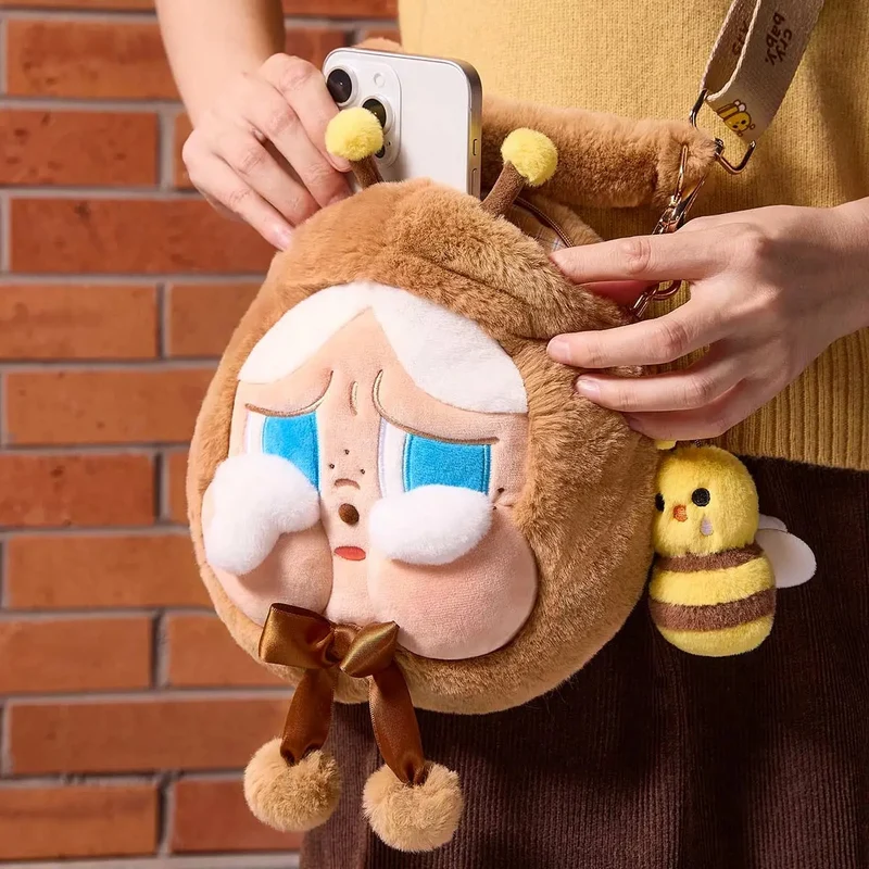POP MART: CRYBABY - Crying Again Series - Big Head Bag (I'll Bring You a Flower)
