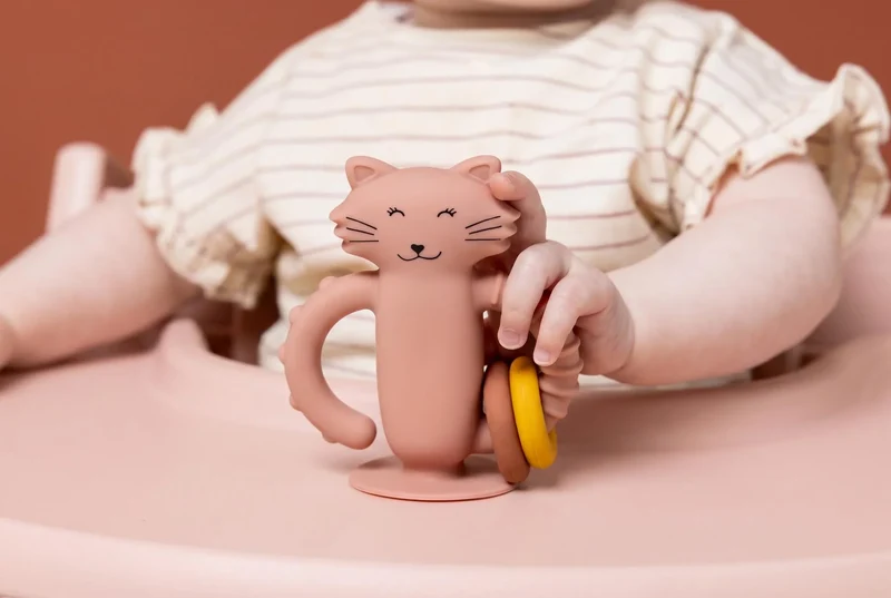 Juguete sensorial de silicona con ventosa - Mrs. Cat · Trixie