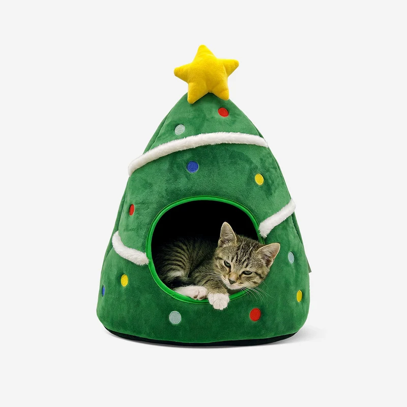 Cat bed as Christmas tree