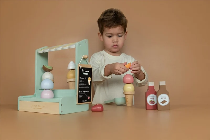 Puesto de helados de madera · Little Dutch