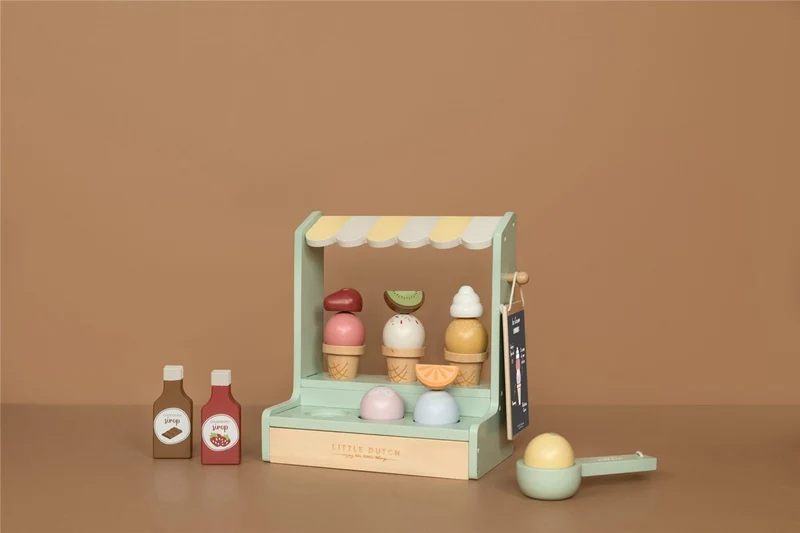 Puesto de helados de madera · Little Dutch