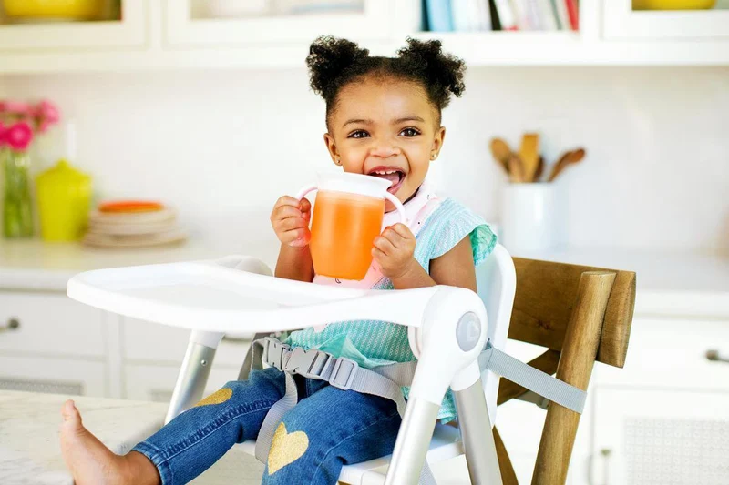 Vaso Antiderrame con Asa Miracle 360º Mandarina · Munchkin