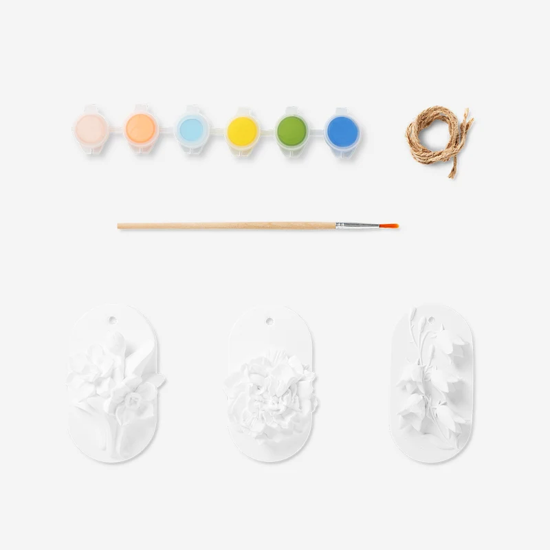 DIY floral plaster decorations for hanging