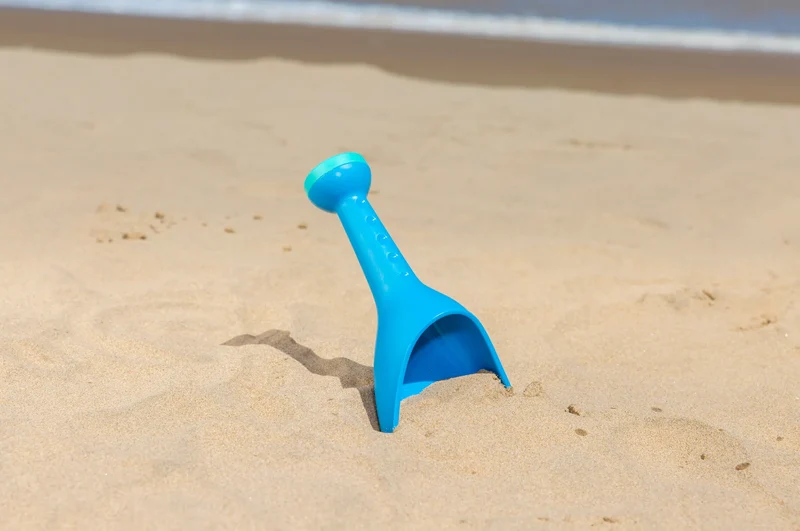 Pala cavadora y rociadora Azul · Hape