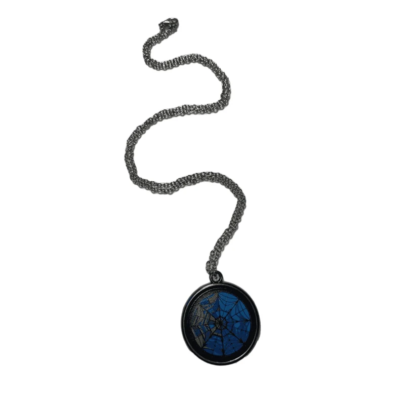 Collar Ventana Colorida inspirado en Wednesday Addams