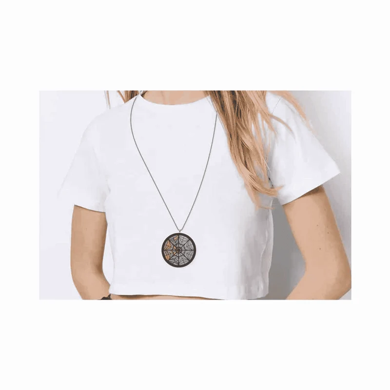 Collar Ventana Colorida inspirado en Wednesday Addams
