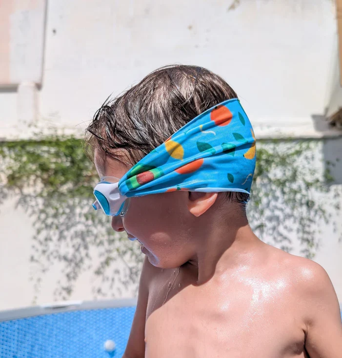 Gafas infantiles azul oscuro con turbante Dinos · Fun Water