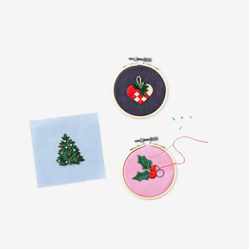 Christmas embroidery kit with 3 stencils