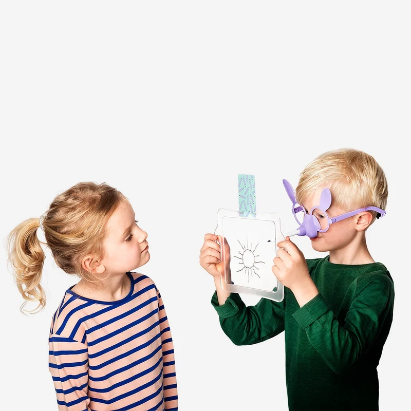Nose-drawing game - For four players
