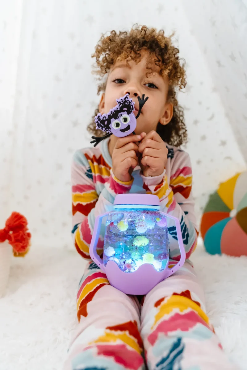 GloPals Set Personaje + 2 Cubos luz LUMI Lila