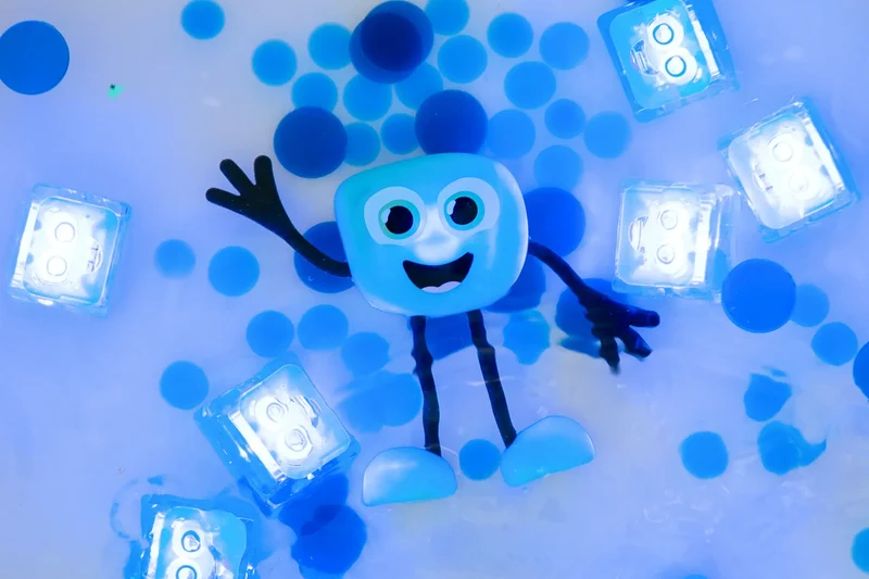 GloPals Set Personaje + 2 Cubos luz BLAIR Azul