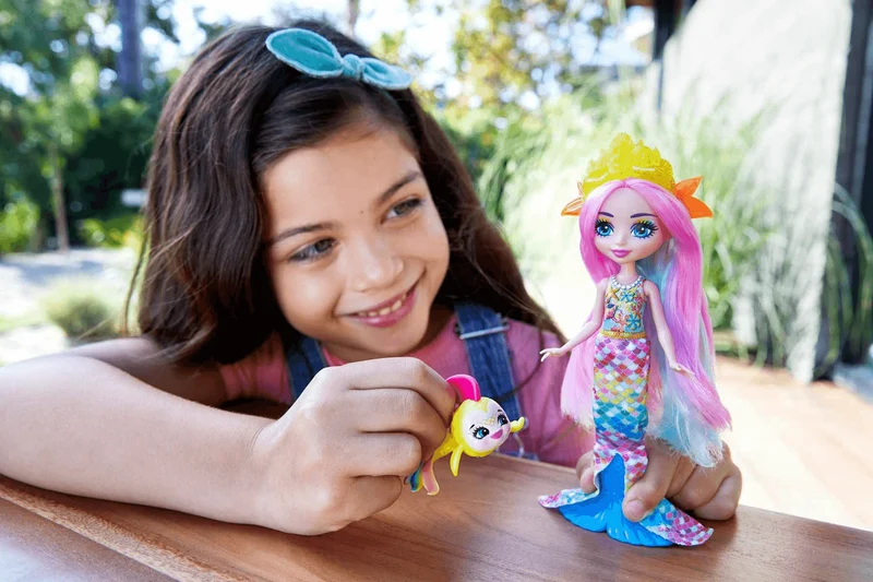 Royal Enchantimals Ocean Kingdom Muñeca Rainey Rainbow Fish con Mascota 4 años