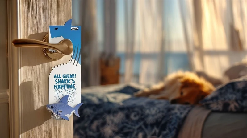 EUGY · Shark Door Hanger