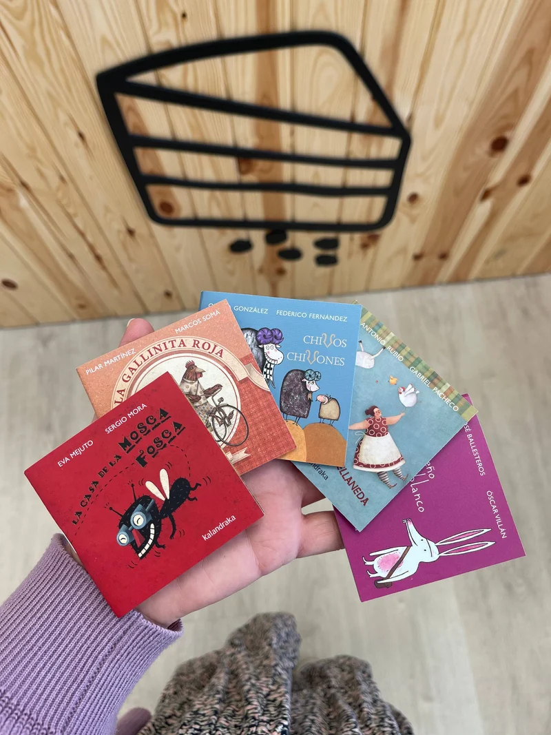Mini Libro de Cumpleaños CASTELLANO · Kalandraka