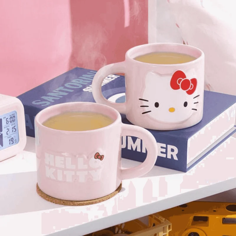 Taza de Cerámica Hello Kitty con Relieve – 400ml Paladone