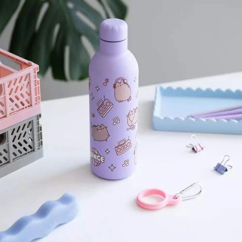 Botella térmica Pusheen Moments 500ml – ¡Hidratación con ternura! Metadescripción: