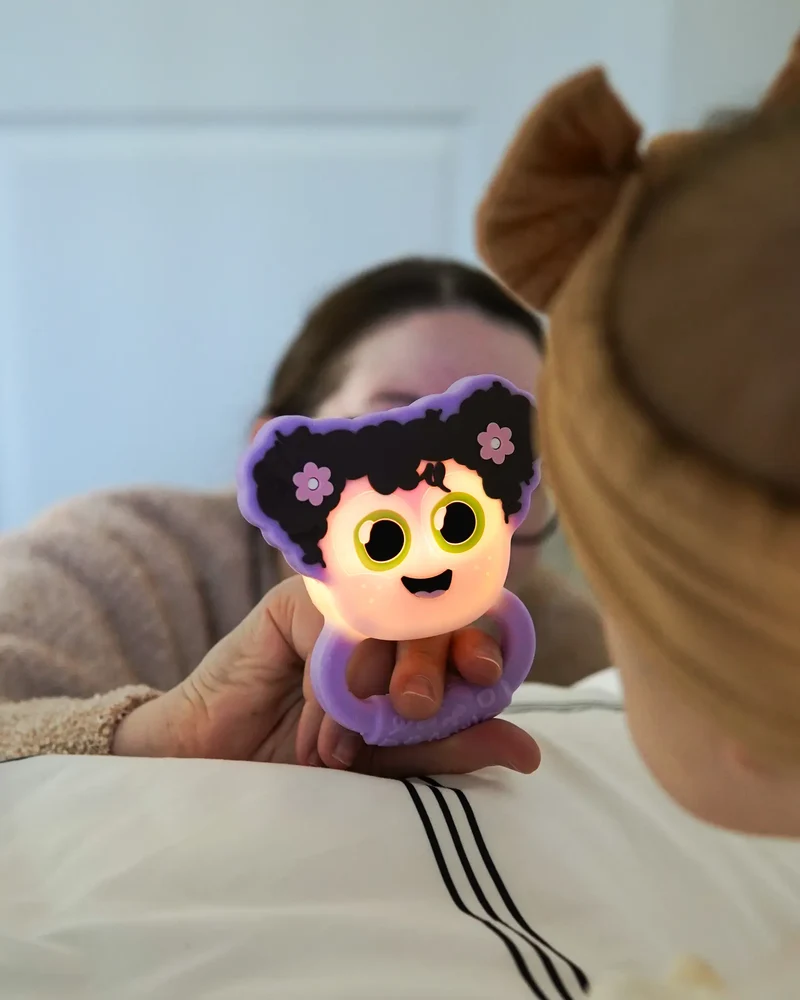 Sonajero / Mordedor GloPals · LUMI Lila
