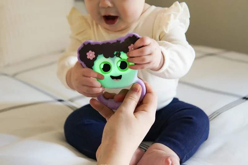 Sonajero / Mordedor GloPals · LUMI Lila
