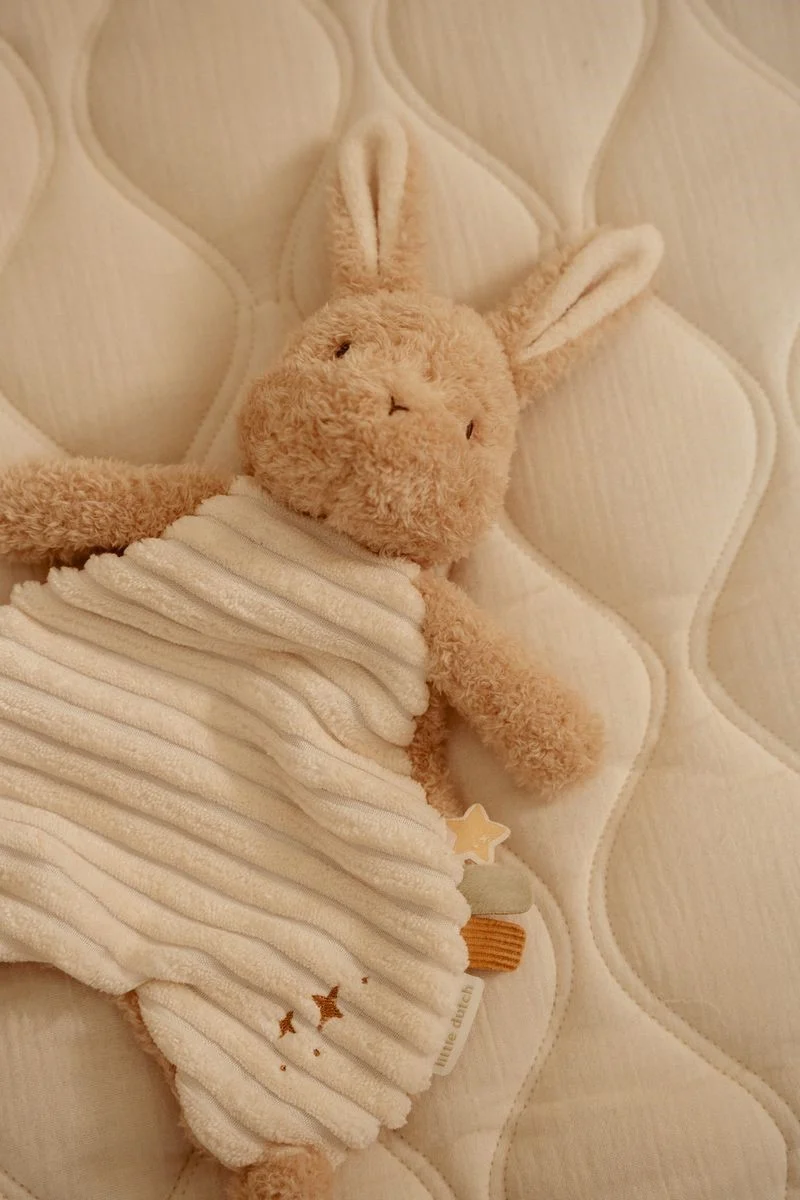 Doudou conejito Newborn Natural · Little Dutch