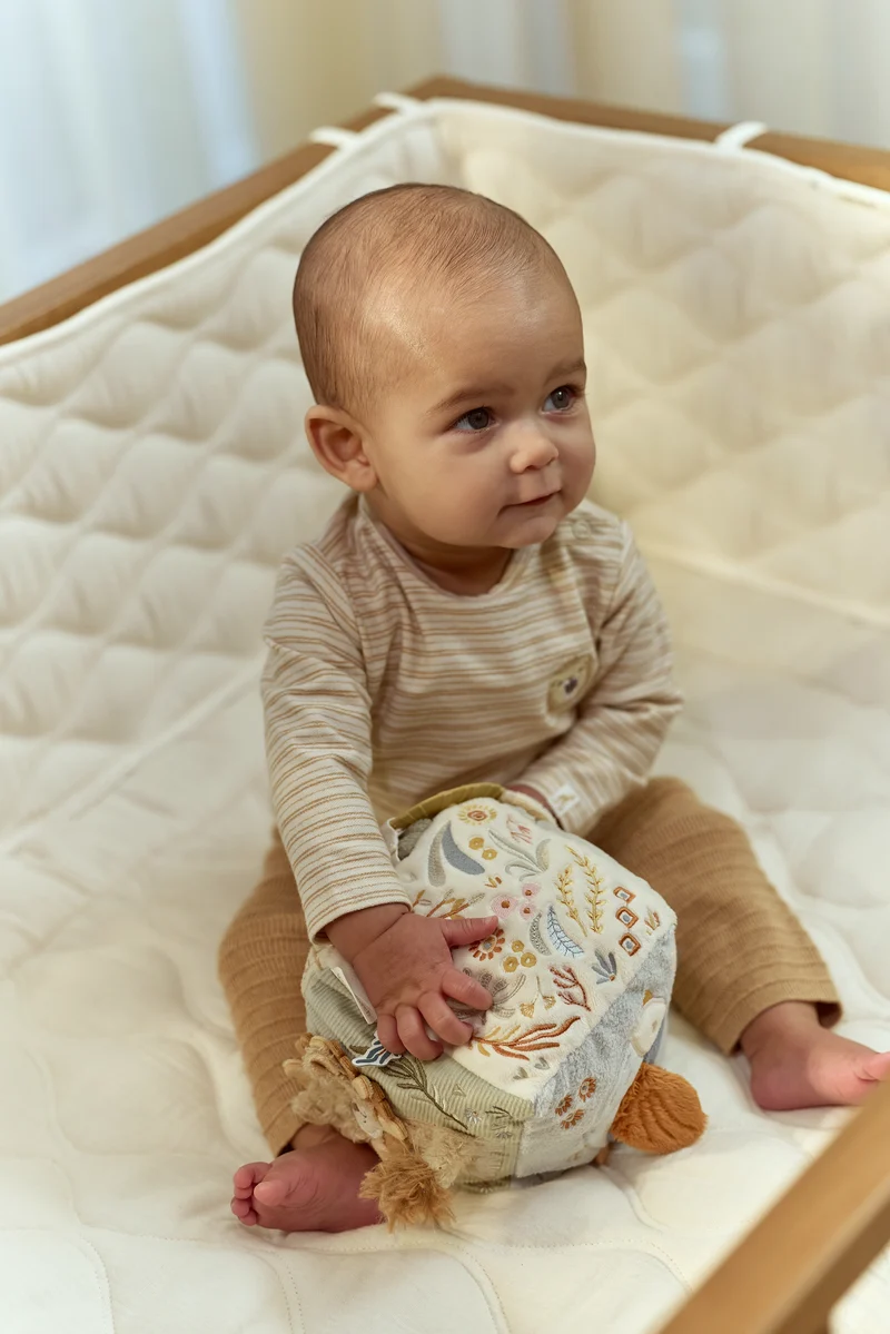 Cubo Blandito de Actividades Safari Friends · Little Dutch