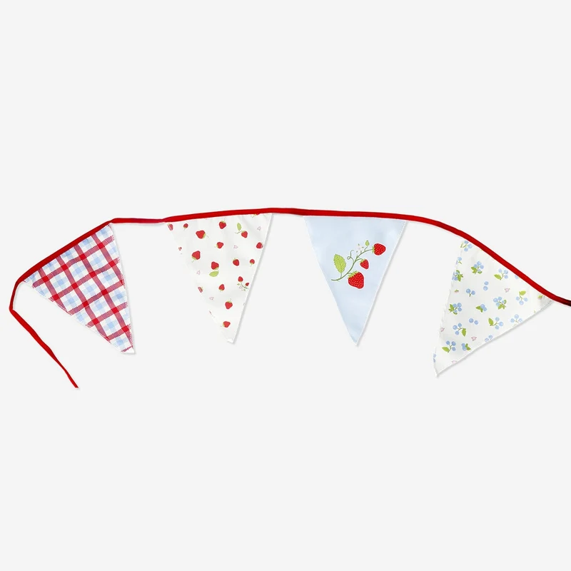 Reusable fabric garland with picnic print
