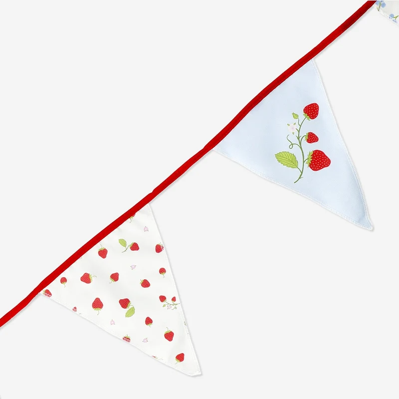 Reusable fabric garland with picnic print