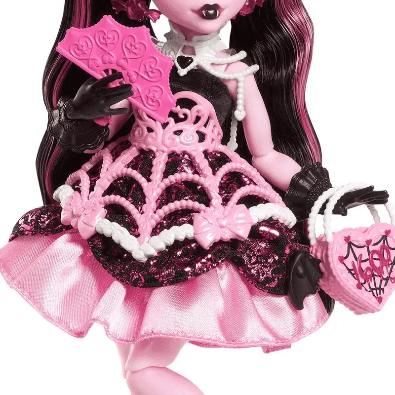 Monster High Cumplespantos Draculaura – Muñeca de fiesta con vestido rosa y accesorios