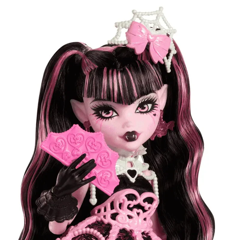 Monster High Cumplespantos Draculaura – Muñeca de fiesta con vestido rosa y accesorios