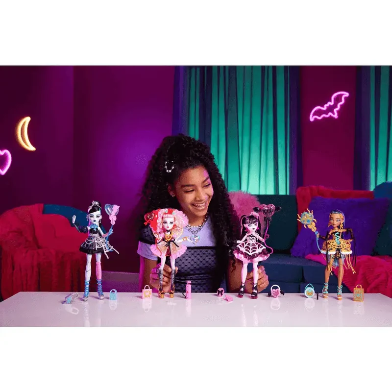 Monster High Cumplespantos Frankie Stein – Muñeca de fiesta con look electrizante