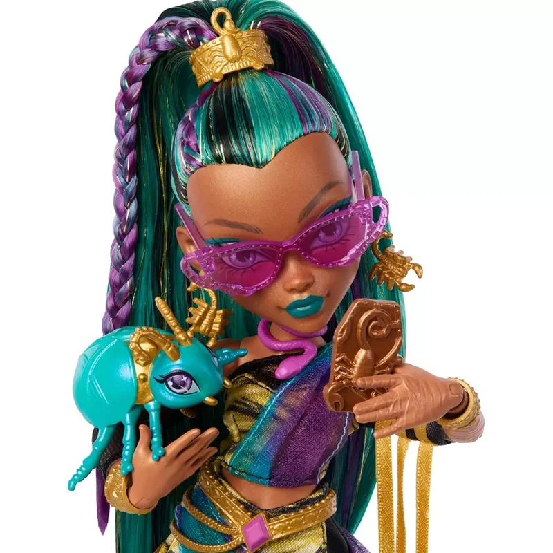 Monster High Nefera De Nile – Muñeca con mascota Lavish y 7 accesorios