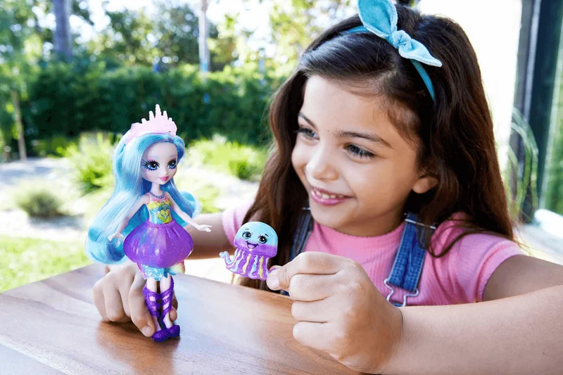 Royal Enchantimals Ocean Kingdom Muñeca Jelanie Jellyfish con mascota 4 años