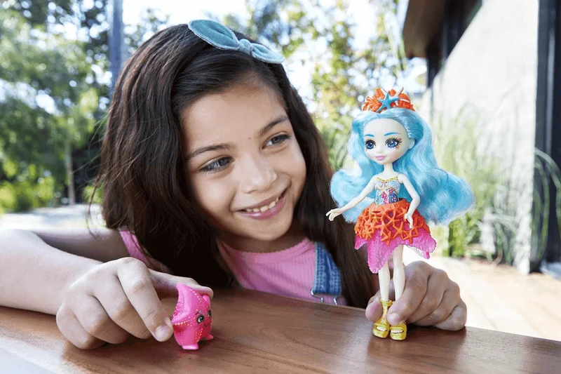 Royal Enchantimals Ocean Kingdom Muñeca Starla Starfish con mascota 4 años