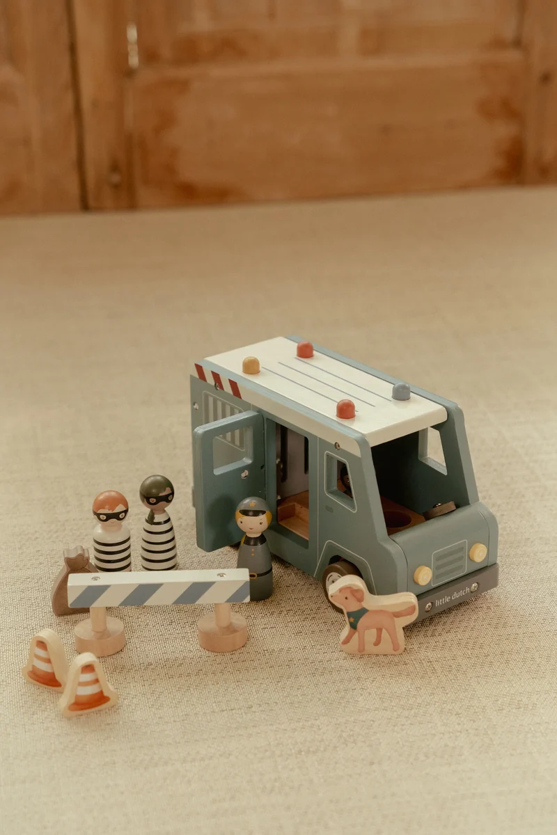 Furgón Policial FSC · Little Dutch