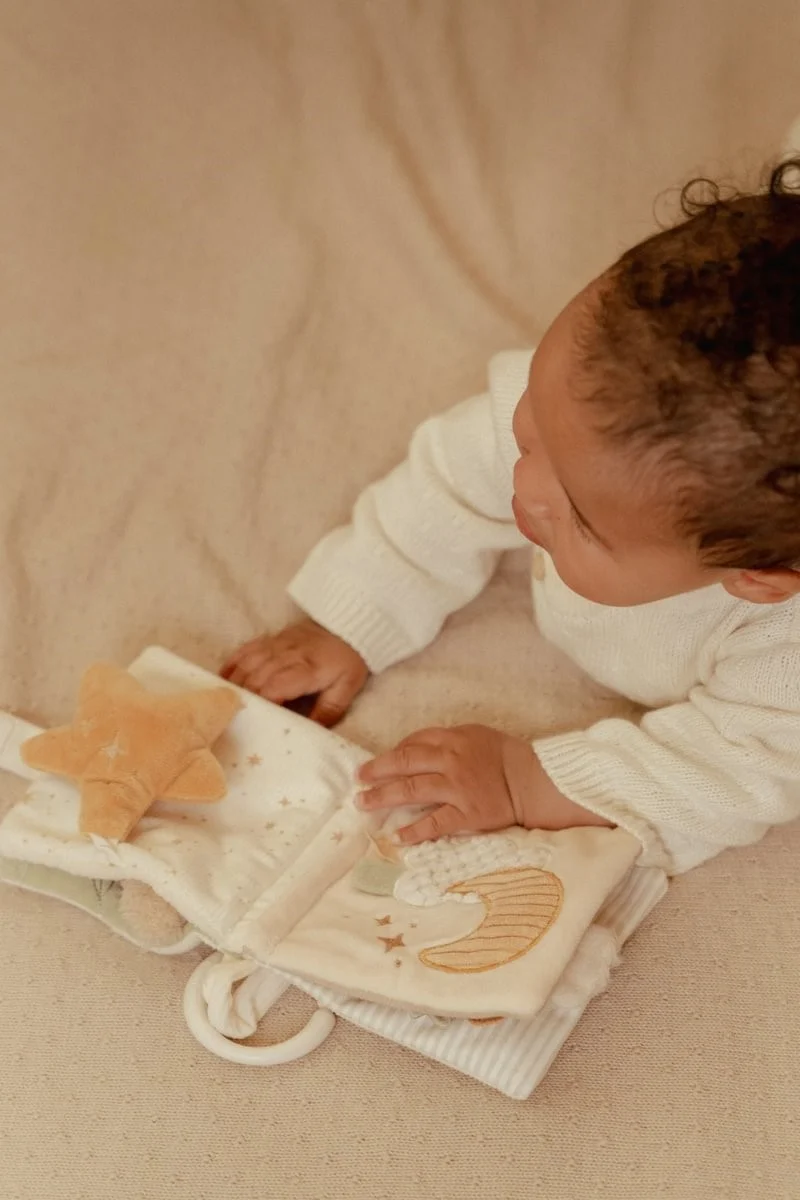 Librito Blando Actividades anilla Newborn Naturals · Little Dutch