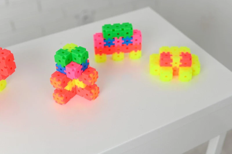 Bloques Meli · Basic Travel Box 250 piezas Neon