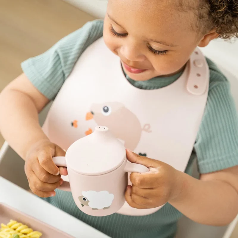 Taza con asas Tiny farm Powder · Done by Deer