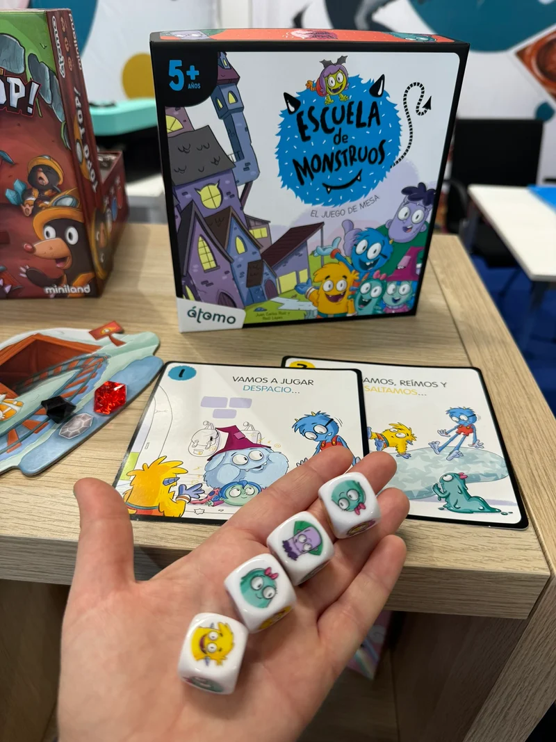 Escuela de monstruos · Átomo