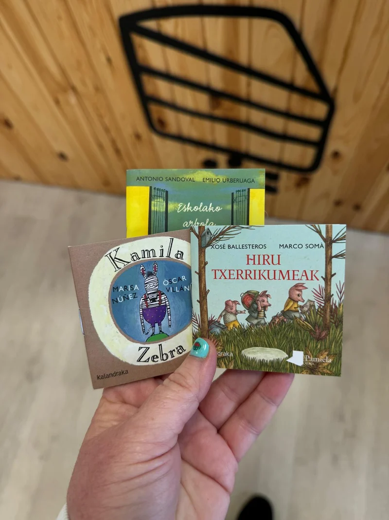 Mini Libro de Cumpleaños EUSKERA (Ezinbesteko nanoliburuak) · Kalandraka