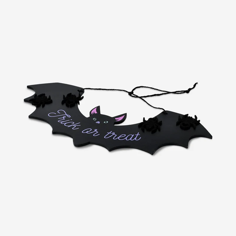 Trick or treat bat door sign