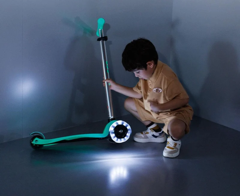 Patinete Maxi Deluxe Glow LED · Turquesa