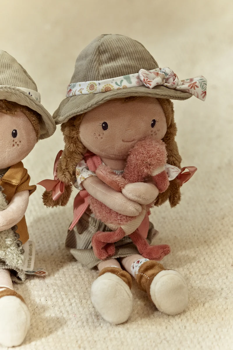Rosa Exploradora Muñeca Blandita Safari · Little Dutch