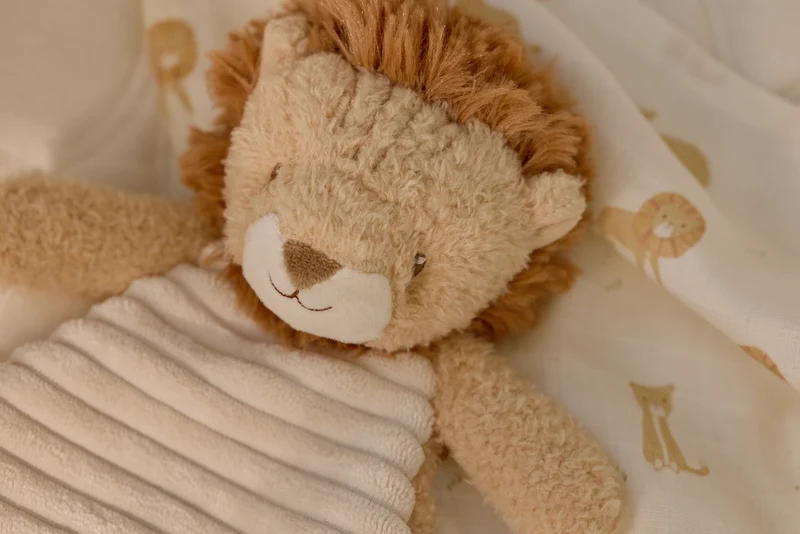 Doudou león texturas Safari Friends · Little Dutch