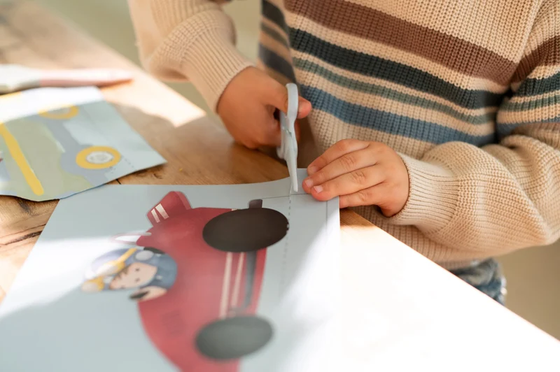 Libro de recortar y pintar vehiculos · Little Dutch
