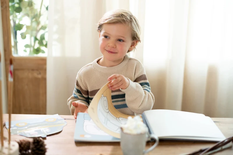 Libro de recortar y pintar vehiculos · Little Dutch