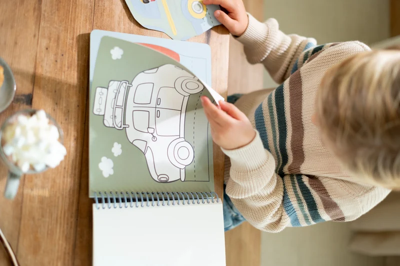 Libro de recortar y pintar vehiculos · Little Dutch
