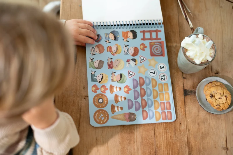 Libro de recortar y pintar vehiculos · Little Dutch