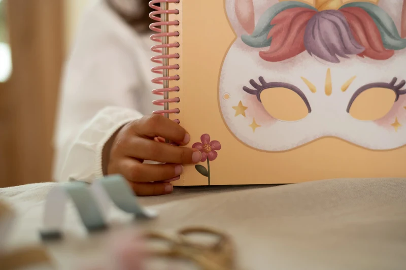 Libro de recortar y pintar máscaras · Little Dutch