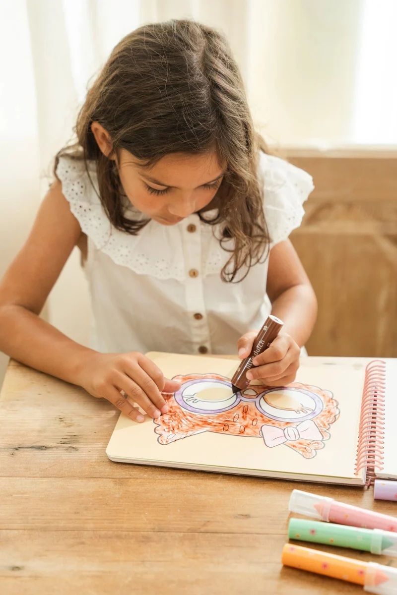Libro de recortar y pintar máscaras · Little Dutch