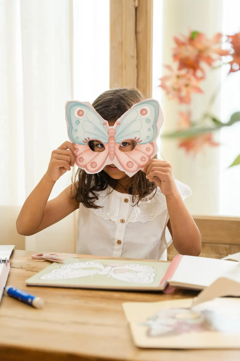 Libro de recortar y pintar máscaras · Little Dutch